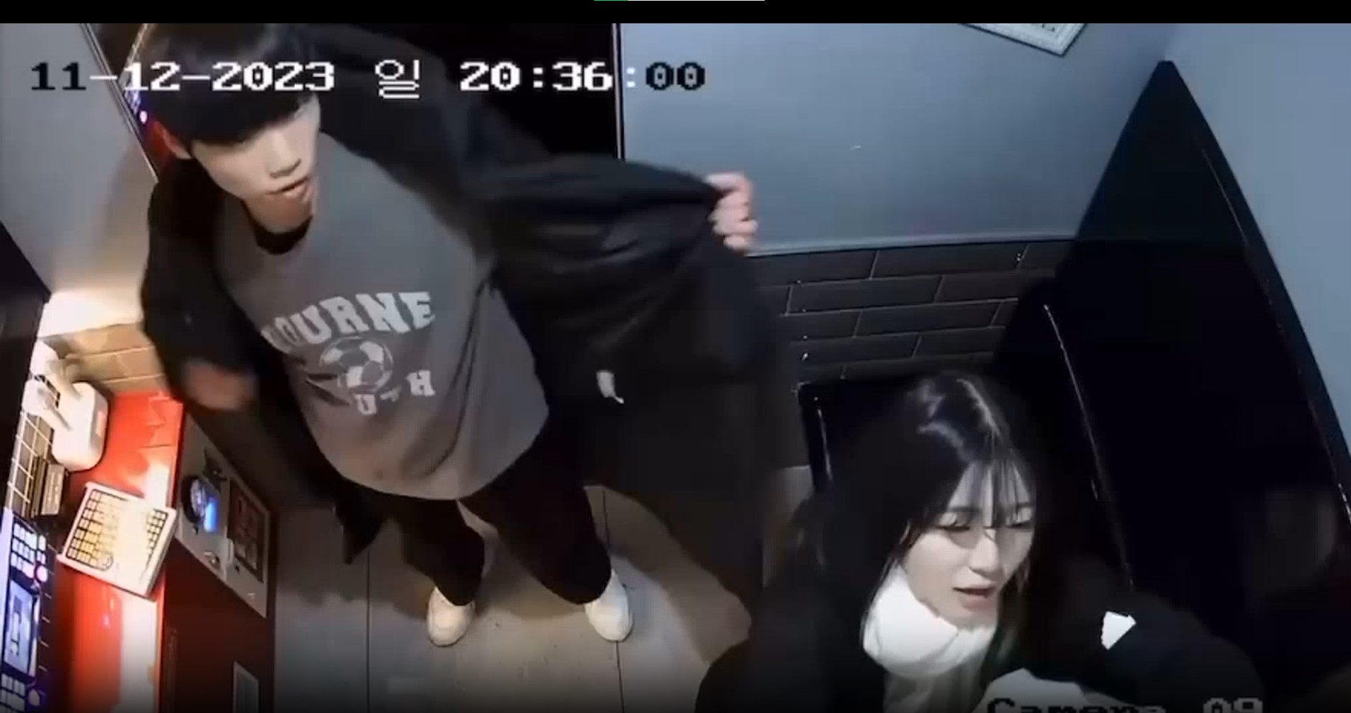 요즘 고딩들 노래방에서 보기좋네~ ipcam