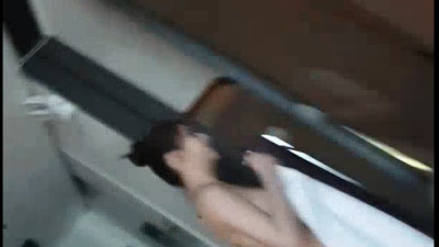《홀딱 벗고 휴대폰 충전 여친 》 [레드걸 한국야동,최신야동,무료야동]
